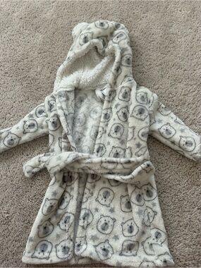 Cozy Bear Print Hooded Kids Robe - White and Gray
